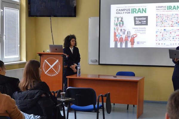 Campus Rally for Iran so študentkou filozofie