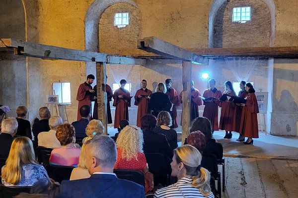 Študentské teleso Schola Cantorum Rosenbergensis sa predstavilo koncertom gregoriánskeho chorálu