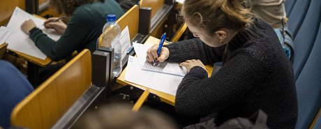 Štipendiá a letné kurzy v Rakúsku - pozvánka na webináre