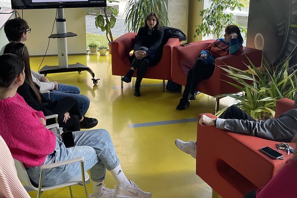 Discussion: How the media influences society in Georgia