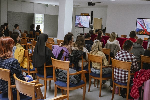 Šedá zóna, premietanie a diskusia