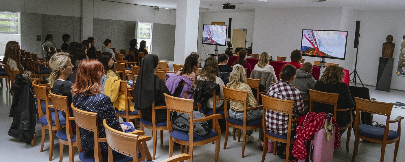 Šedá zóna, premietanie a diskusia