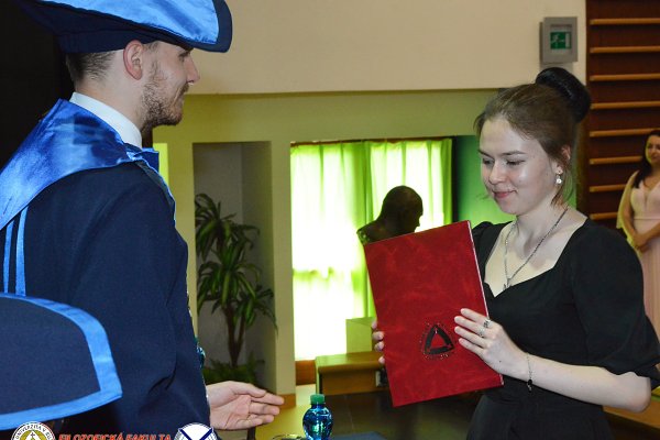 Slávnostné promócie absolventov FF KU