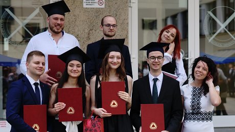 V júni na FF KU promovalo 86 študentov denného štúdia