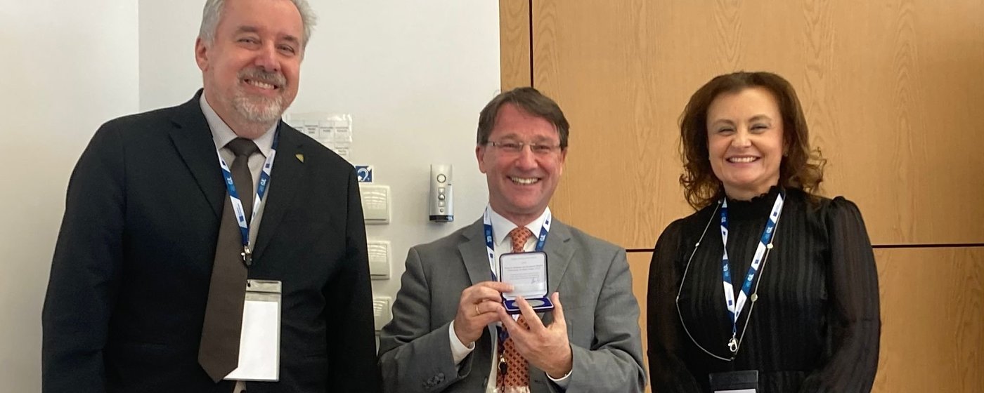 Pamätná medaila KU do rúk kľúčového partnera