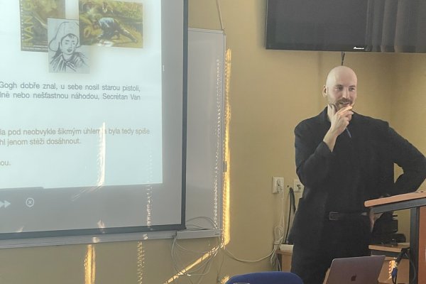 Prednáška o Van Goghovej smrti na katedre filozofie