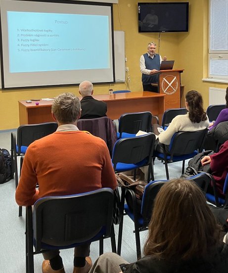 O „hmlistej“ logike a jej praktických aplikáciách