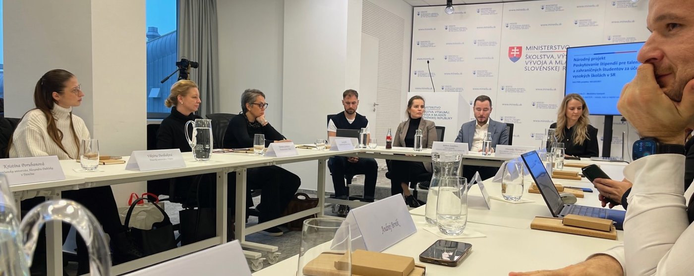 Rokovali sme o udržaní študentov na Slovensku