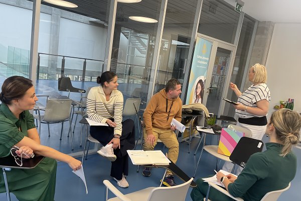 Intenzívny tréning interkultúrnej komunikácie posilnil kompetencie lektorského tímu