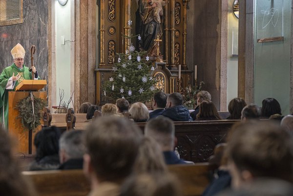 Pripájame sa ku gratulantom: Biskup Ján Kuboš jubiluje