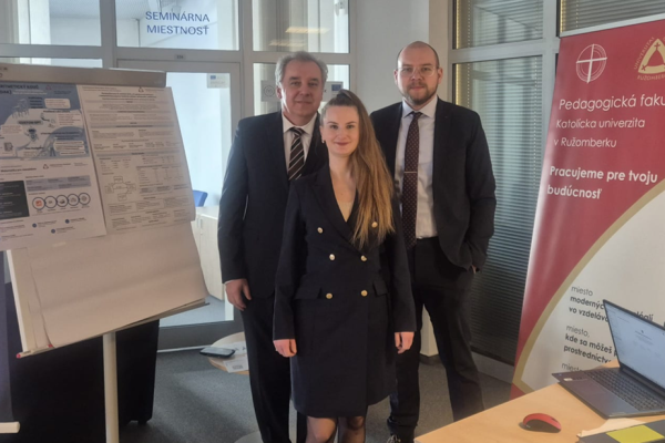 Pedagogická fakulta KU prezentovala inovatívne využitie AI vo vzdelávaní na odbornom seminári MŠ VVaM a OECD