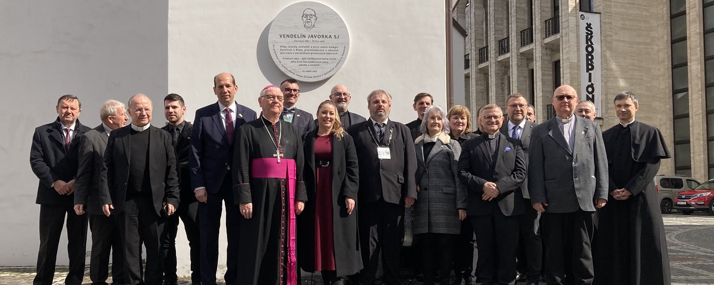 S pomocou pátra Vendelína Javorku prekonajme ľudskú obmedzenosť