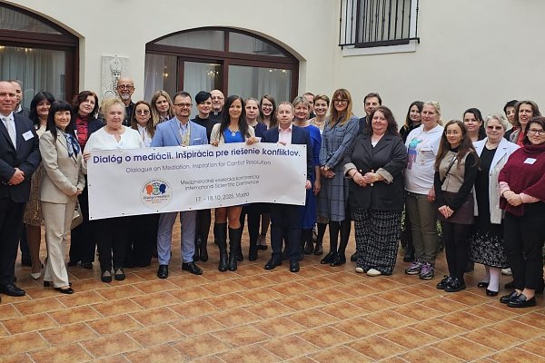 Vzdelávanie a mediácia v globálnom kontexte: Spolupráca Teologického inštitútu a Inštitútu vzdelávania a osobnostného rozvoja. Spoločné konferencie, financované medzinárodné a domáce projekty, publikačné výstupy a duchovné zamyslenia pre študentov.