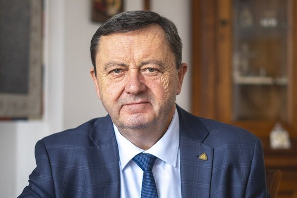 Ste príkladom i svedectvom, hovorí rektor KU v gratulácii ku Dňu učiteľov