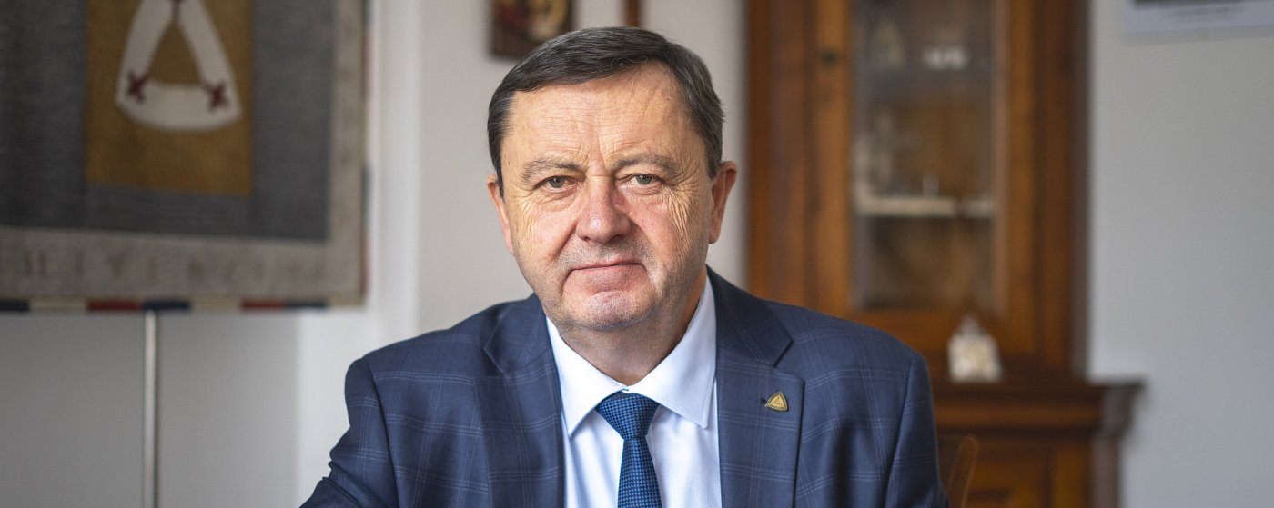 Ste príkladom i svedectvom, hovorí rektor KU v gratulácii ku Dňu učiteľov