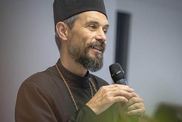 Rektor univerzity na uvedení do úradu vladyku Milana Lacha