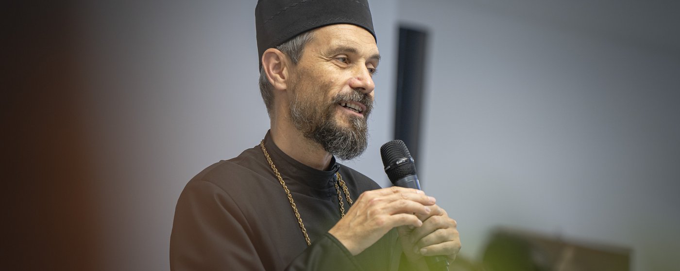 Rektor univerzity na uvedení do úradu vladyku Milana Lacha