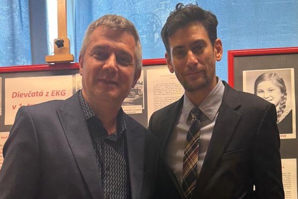 Prázdna stolička v Nálepkove – spomienka na židovských študentov s účasťou veľvyslancov. Výstava, na ktorej prednášajúci odhaľovali konkrétne osudy mladých ľudí na Slovensku.