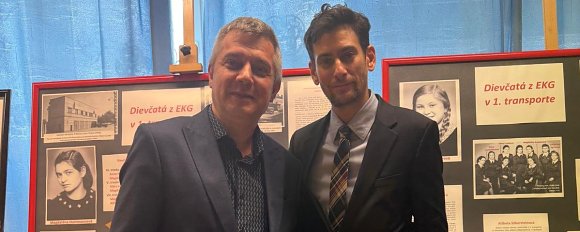 Prázdna stolička v Nálepkove – spomienka na židovských študentov s účasťou veľvyslancov. Výstava, na ktorej prednášajúci odhaľovali konkrétne osudy mladých ľudí na Slovensku.