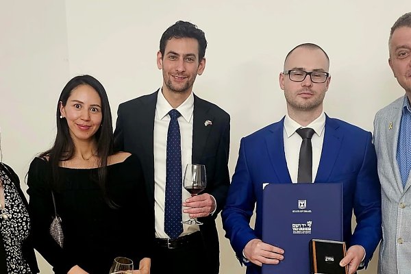 Spravodliví medzi národmi:  Kto zachráni jeden źivot, akoby zachránil celý svet.  Ďalších 25  Slovákov  ocenených,  ukázali ľudskosť a odvahu