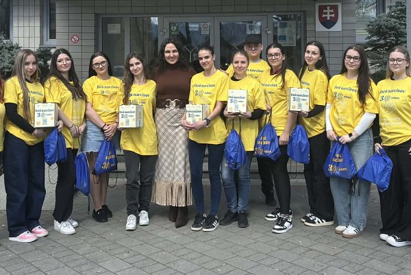 Študenti ošetrovateľstva na Deň narcisov opäť v uliciach Ružomberka
