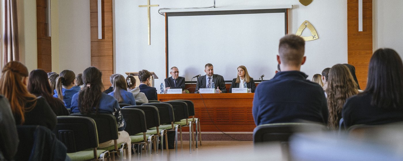 Katolícku univerzitu navštívil minister Kamil Šaško