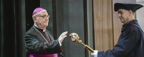 Novým „doctor honoris causa“ sa stal Mons. Tomáš Galis