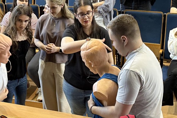 Budúci pedagógovia sa učili zachraňovať životy