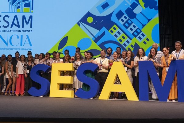 Prodekan FZKU L. Zastko na medzinárodnej konferencii SESAM v Lyone