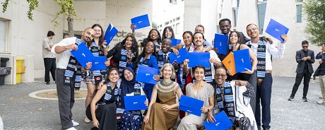 Absolventi medzinárodného programu ESWOCHY si prevzali diplomy