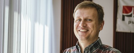 KURIÉR+ o hľadaní, nachádzaní a rozvíjaní sociálnych inovácií na univerzite s Danielom Markovičom