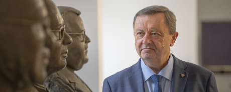 Ako sa riadi univerzita? Pozrite si záznam z relácie Jeden na jedného. Hosťom bol náš rektor Jaroslav Demko