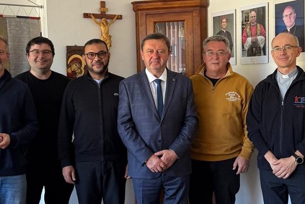 Generálny predstavený Spoločnosti Božieho Slova na návšteve našej univerzity