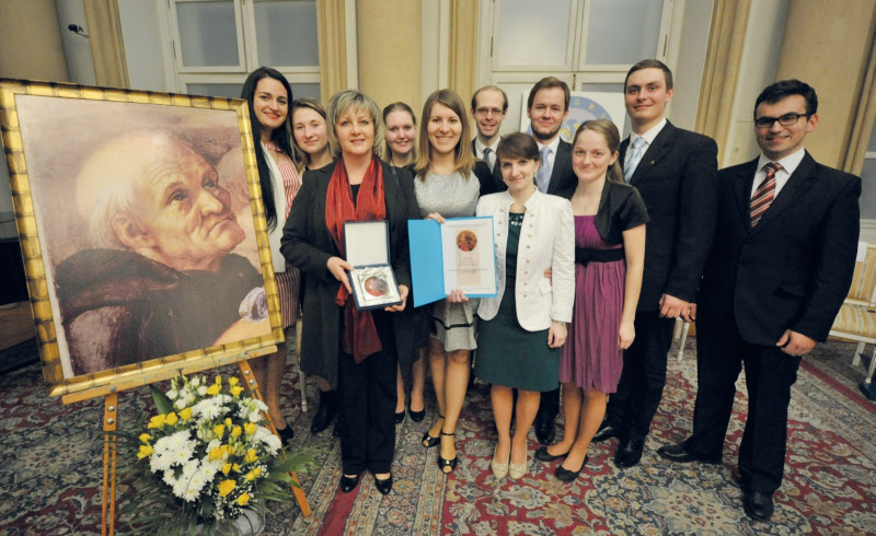 Konferencia biskupov Slovenska udelila Schole cantorum KU v Bratislave cenu Fra Angelico 2014.
