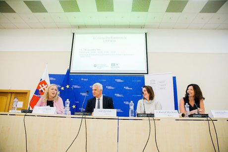 Sprava: Jarmila Freaud, členka Stálej delegácia SR pri UNESCO, Anna Plassat Muríňová, veľvyslankyňa Stálej delegácie SR pri UNESCO; Ivan Korčok minister zahraničných vecí a európskych záležitostí SR a Viera Grigová, generálna tajomníčka Slovenskej komisie pre UNESCO