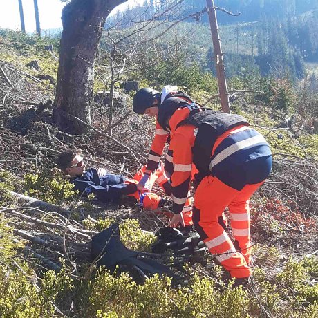 Taktická medicína a postupy TECC v praktickej výučbe v reálnych podmienkach pre študentov záchranárov.