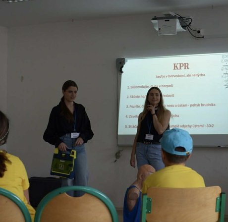 Študenti ošetrovateľstva na Detskej univerzite KU