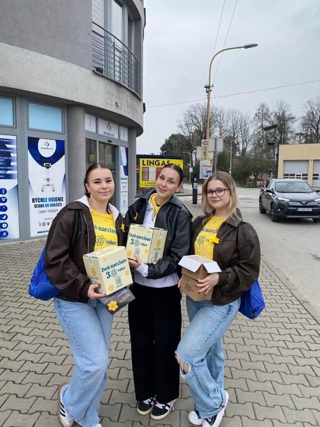Študenti ošetrovateľstva na Deň narcisov opäť v uliciach Ružomberka