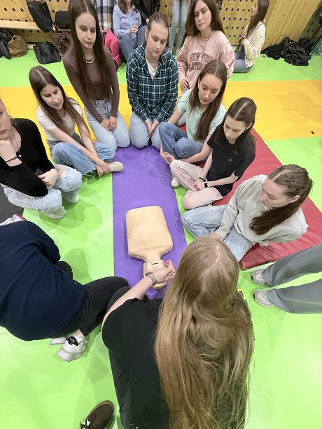 Precvičovanie prvej pomoci s budúcimi učiteľmi