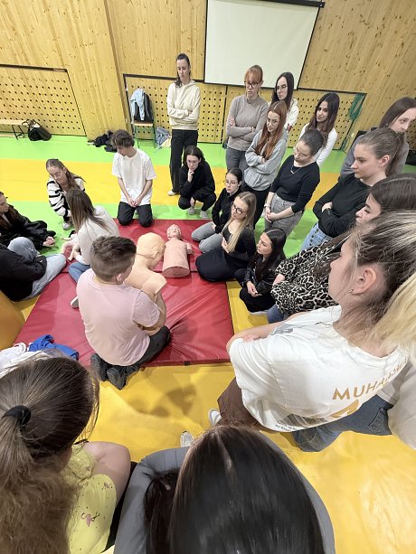 Precvičovanie prvej pomoci s budúcimi učiteľmi