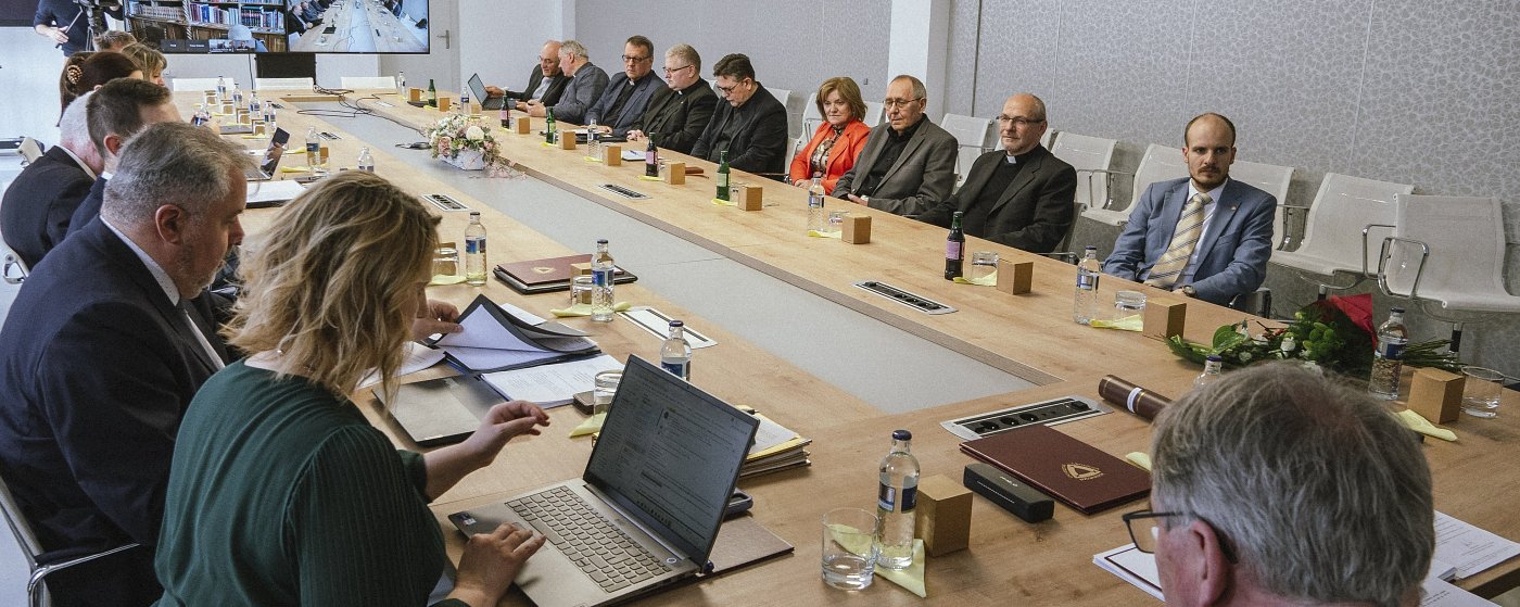 Vedecké rady a komisie